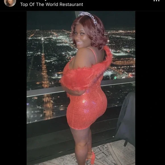 Red sparkle Dress and fur - Picture 2 of 3